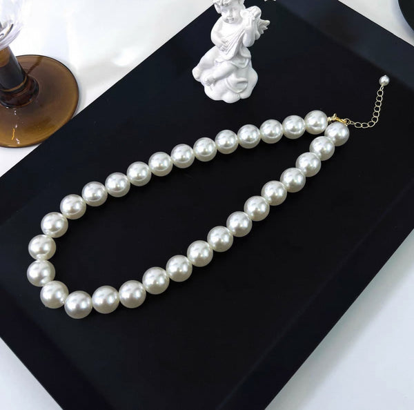 Elegant white bead necklace